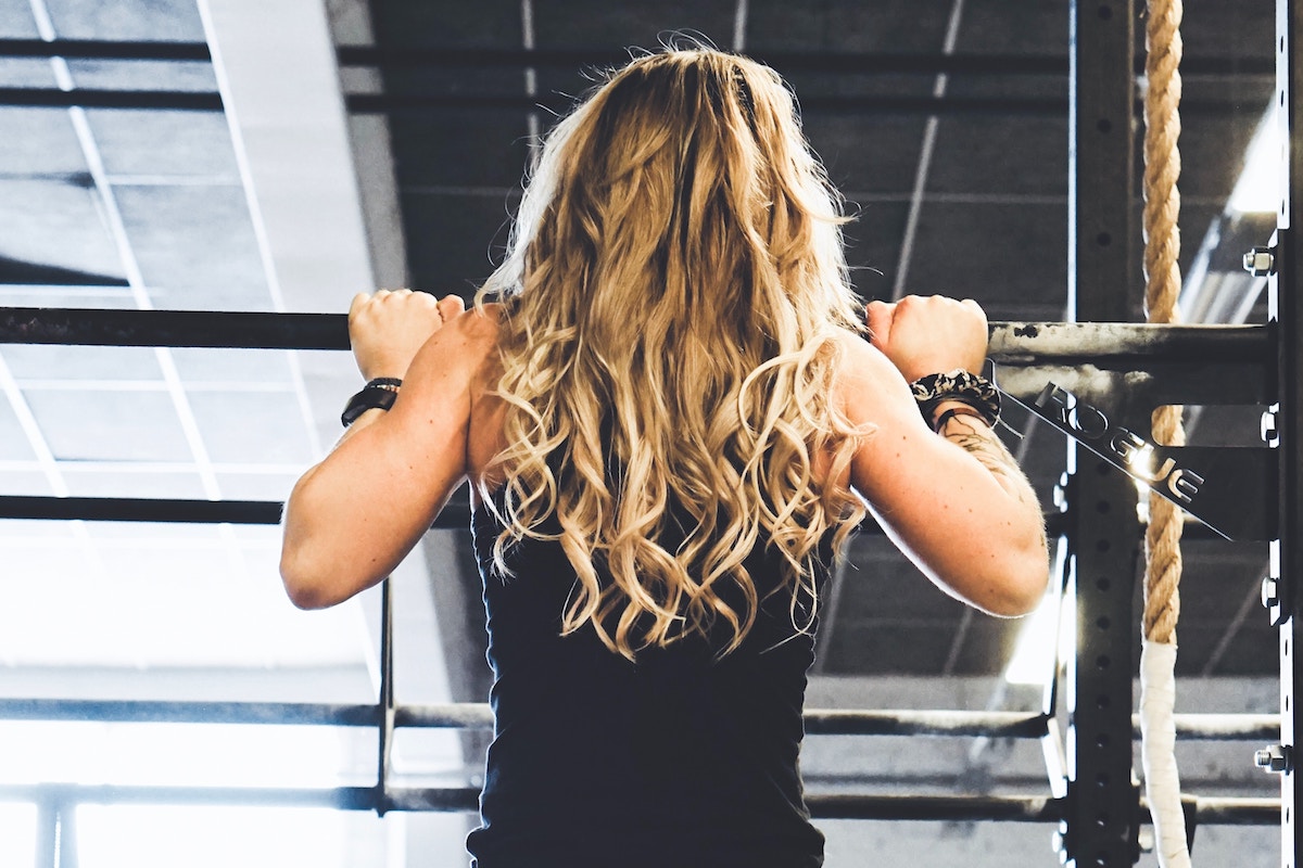 Female Chin up | Featured image for Muscle Strain Physiotherapy Treatment service at Pivotal Motion