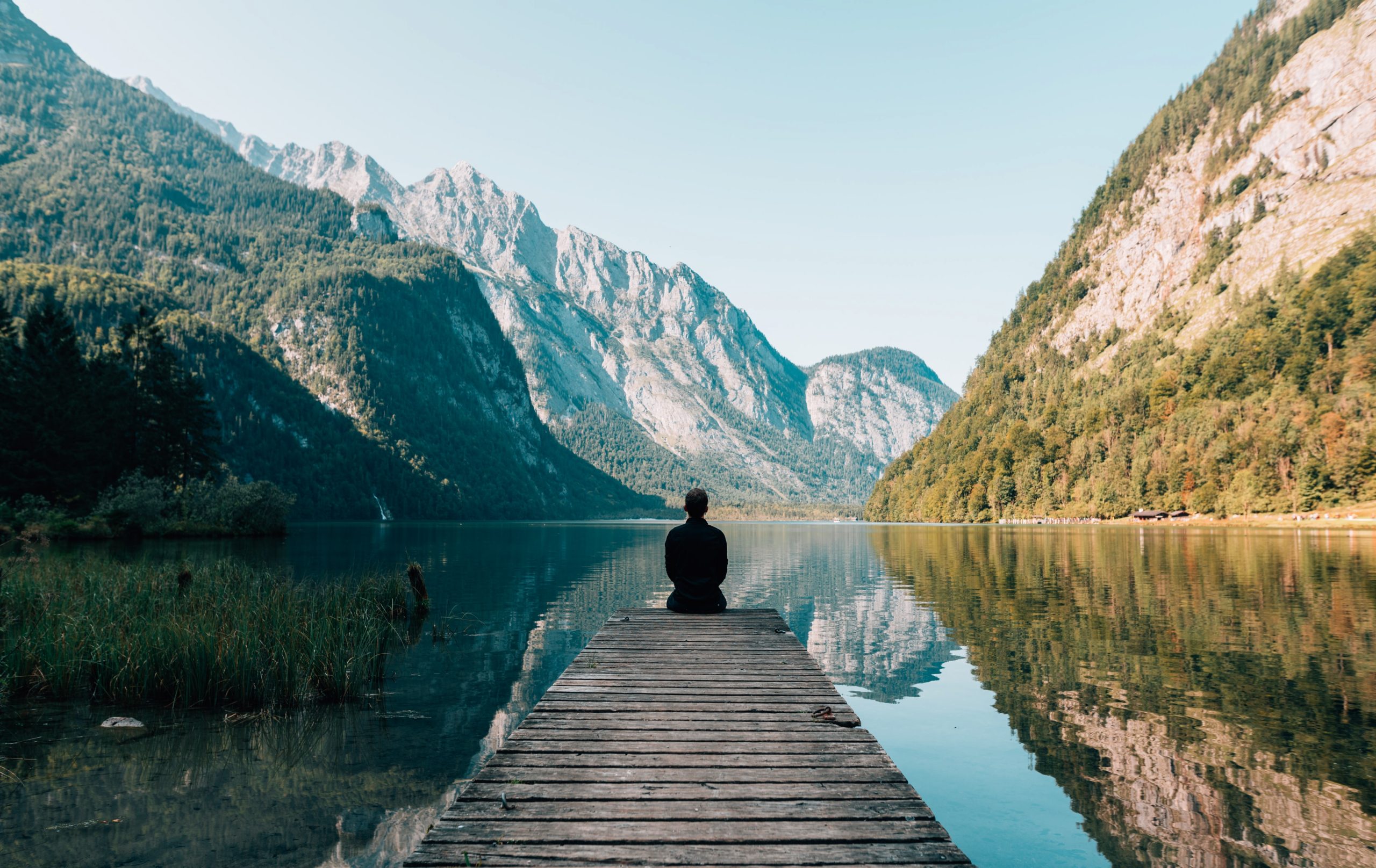 Guy meditating in the nature | featured image for Mindfulness: how do I practice it?