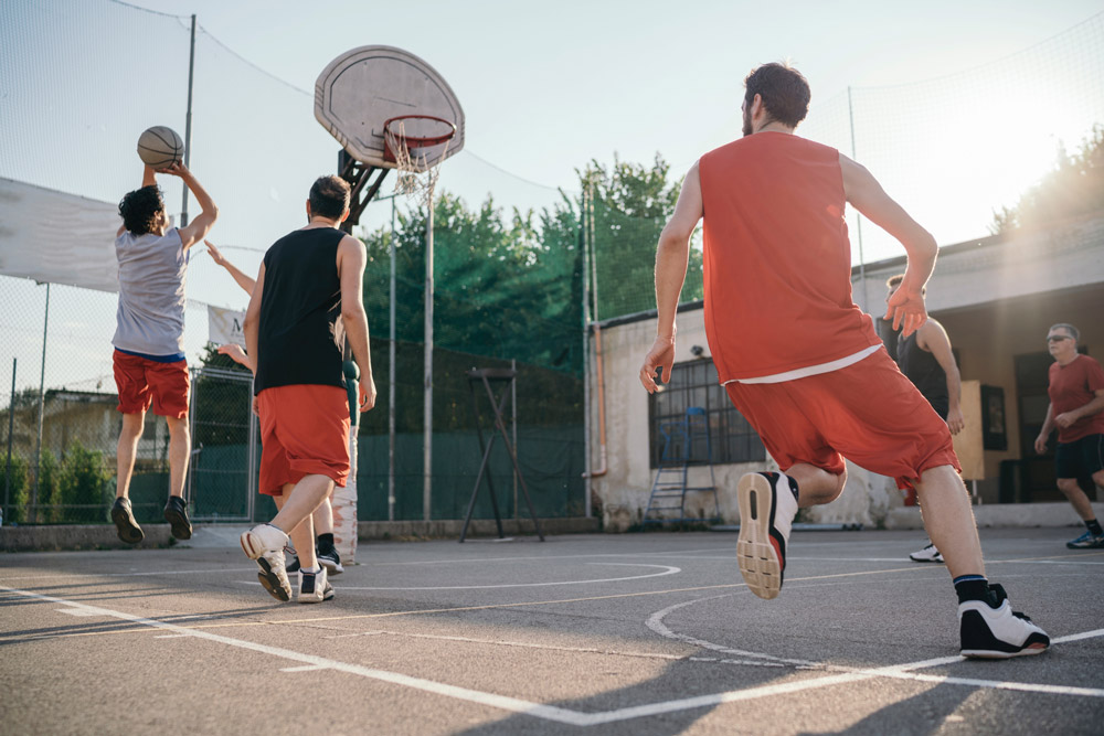 People playing basketball Patellar Tendinopathies