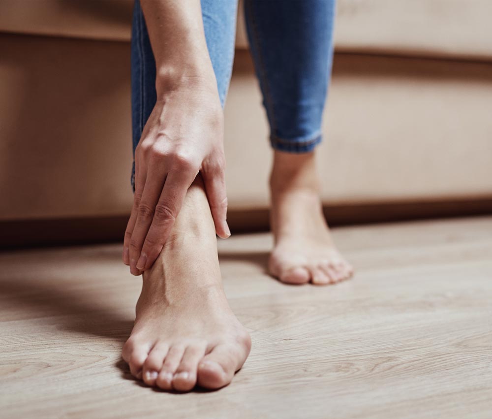 Jeans with an ankle injury | Featured Image for High Ankle Sprain/Syndesmosis Injury